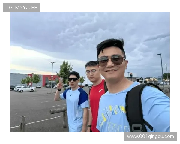 张博恒社媒晒银:路灯下的路,通向新周期